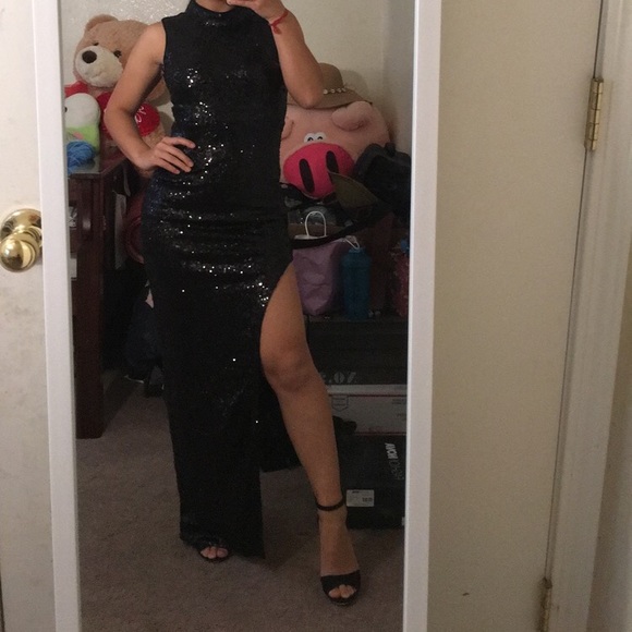 Formal dress - Picture 5 of 7